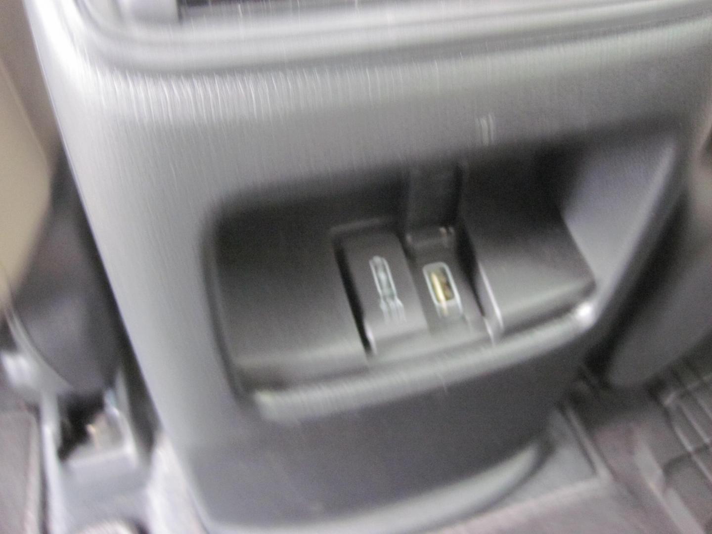 2022 white /Tan Honda CR-V EX-L AWD (2HKRW2H8XNH) , automatic transmission, located at 9530 Old Seward Highway, Anchorage, AK, 99515, (907) 349-3343, 61.134140, -149.865570 - Photo#8